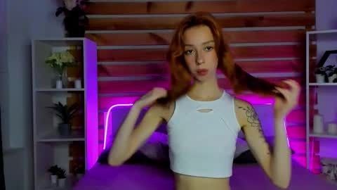 Lori online show from September 12, 2:01 am