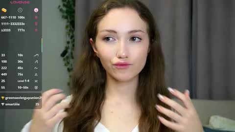 Snapshot of loriamarzinske chatting on October 2, 9:53 pm Naomi online show from October 2, 9:53 pm