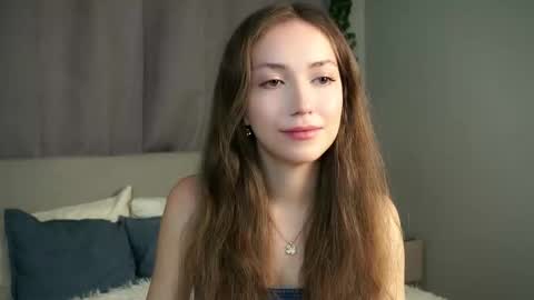 Snapshot of loriamarzinske chatting on September 19, 9:25 pm Naomi online show from September 19, 9:25 pm