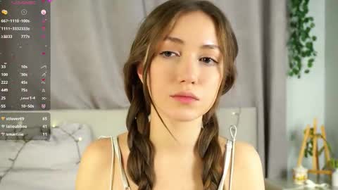 Snapshot of loriamarzinske chatting on October 17, 10:13 pm Naomi online show from October 17, 10:13 pm