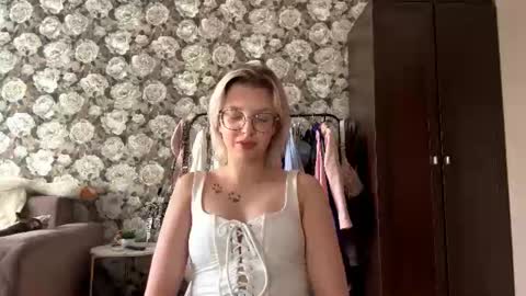 Sarah online show from June 16, 7:42 am