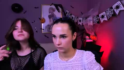 Lora for u online show from October 23, 7:09 pm