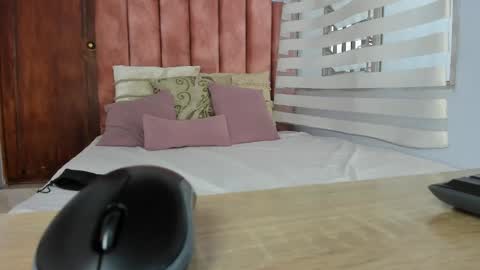 Snapshot of lou_rosse chatting on October 7, 8:35 pm  Lou Rosse  online show from October 7, 8:35 pm