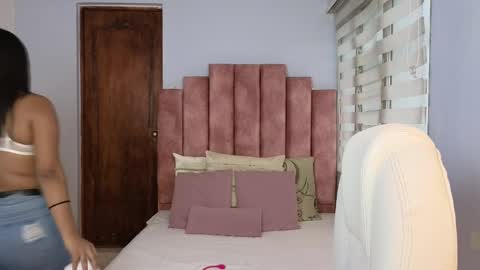 Snapshot of lou_rosse chatting on February 26, 8:24 pm Lou Rosse online show from February 26, 8:24 pm