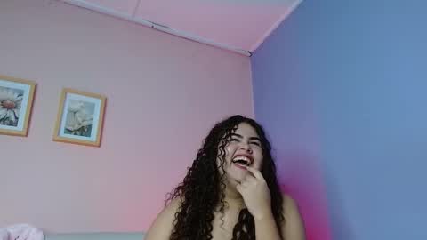 Snapshot of lourdes_moon22 chatting on September 25, 1:32 pm lourdes_moon22 online show from September 25, 1:32 pm