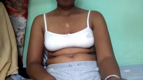 Snapshot of lovaelisa chatting on February 28, 3:15 pm lovaelisa online show from February 28, 3:15 pm