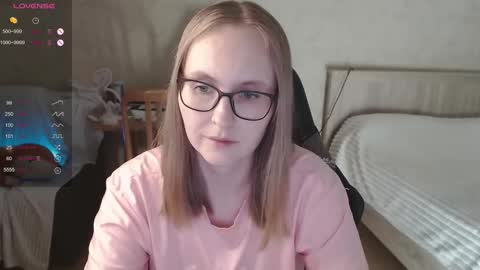 Snapshot of love_agatha chatting on September 13, 5:59 am Agatha online show from September 13, 5:59 am