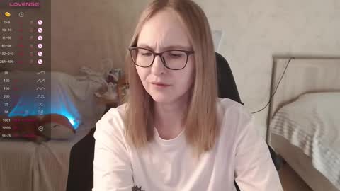 Snapshot of love_agatha chatting on September 15, 6:21 am Agatha online show from September 15, 6:21 am