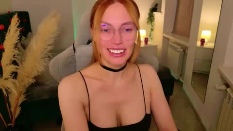 Snapshot of love_call chatting on October 18, 5:43 am love_call online show from October 18, 5:43 am