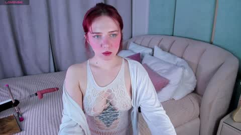Snapshot of love_is_lola chatting on January 10, 1:21 am Lola online show from January 10, 1:21 am