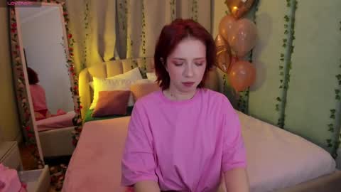 Snapshot of love_is_lola chatting on February 27, 1:16 am Lola online show from February 27, 1:16 am