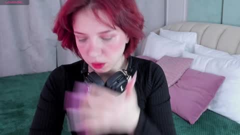 Snapshot of love_is_lola chatting on December 17, 12:56 am Lola online show from December 17, 12:56 am