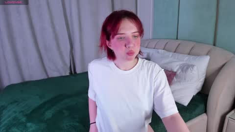 Snapshot of love_is_lola chatting on December 24, 1:16 am Lola online show from December 24, 1:16 am