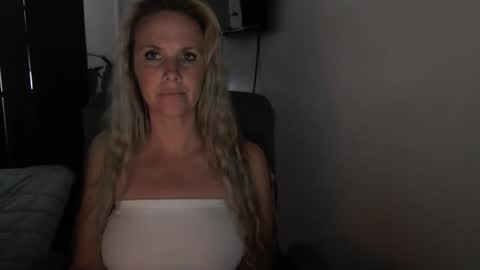 LoVe On  online show from April 2, 2:58 pm