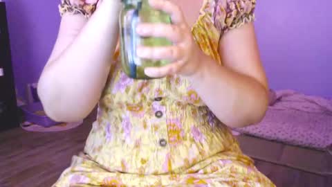 love_you_julia online show from September 17, 8:40 pm