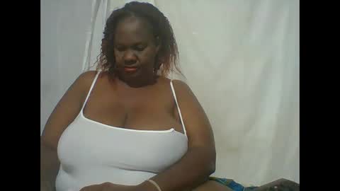 Snapshot of lovebigmelon chatting on October 12, 8:22 pm Lynn online show from October 12, 8:22 pm