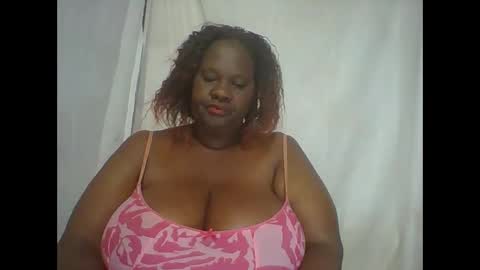 Snapshot of lovebigmelon chatting on October 13, 10:34 pm Lynn online show from October 13, 10:34 pm