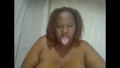 Snapshot of lovebigmelon chatting on October 30, 1:52 am Lynn online show from October 30, 1:52 am