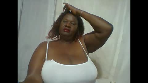 Snapshot of lovebigmelon chatting on October 28, 12:38 am Lynn online show from October 28, 12:38 am