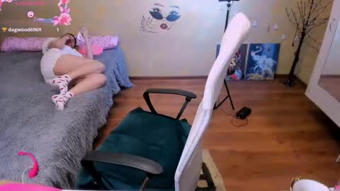 cat-girl online show from September 24, 12:48 pm