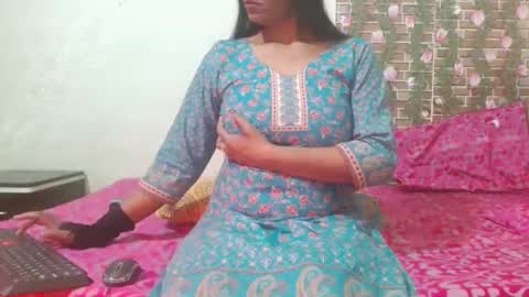 Snapshot of lovefunnitya chatting on February 7, 12:39 pm Divya online show from February 7, 12:39 pm