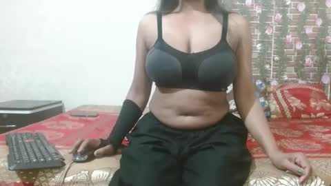 Snapshot of lovefunnitya chatting on January 12, 1:11 am Divya online show from January 12, 1:11 am