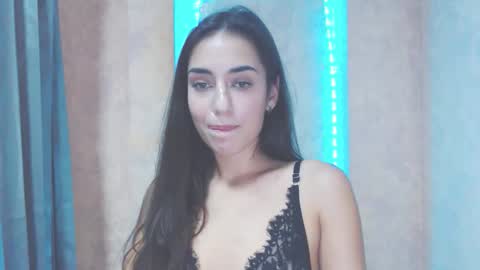 lovelly_me online show from October 10, 2:00 pm