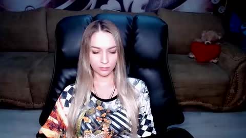 Snapshot of lovellymalina chatting on September 29, 4:45 pm private open online show from September 29, 4:45 pm