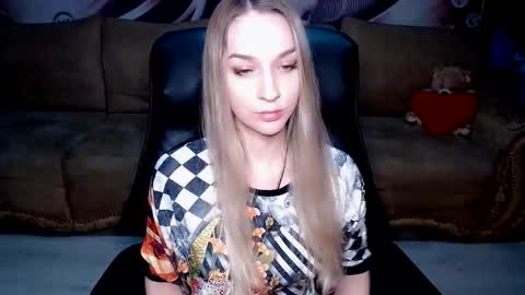 Snapshot of lovellymalina chatting on November 1, 1:48 pm private open online show from November 1, 1:48 pm