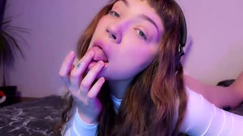Snapshot of lovelorn_ chatting on February 2, 4:26 am Elsa online show from February 2, 4:26 am