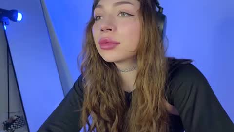 Snapshot of lovelorn_ chatting on March 11, 4:41 am Elsa online show from March 11, 4:41 am