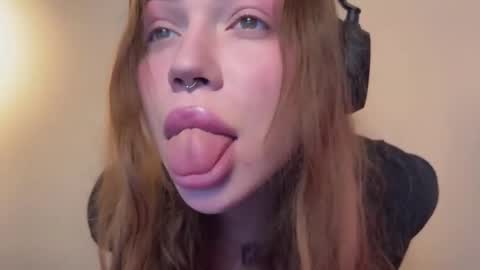 Snapshot of lovelorn_ chatting on January 14, 4:25 am Elsa online show from January 14, 4:25 am