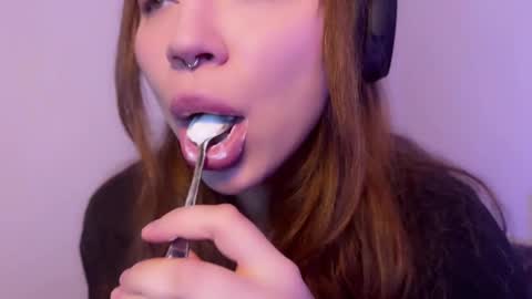 Snapshot of lovelorn_ chatting on January 27, 3:37 am Elsa online show from January 27, 3:37 am