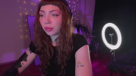Snapshot of lovelorn_ chatting on December 2, 5:46 pm Elsa online show from December 2, 5:46 pm