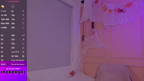 Snapshot of lovely_emma18 chatting on October 18, 1:25 pm Emma online show from October 18, 1:25 pm