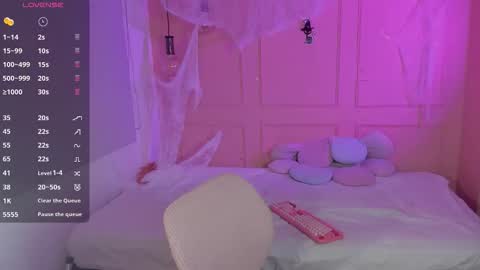 Snapshot of lovely_emma18 chatting on October 14, 1:35 pm Emma online show from October 14, 1:35 pm