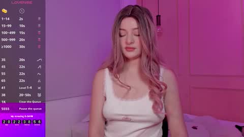 Snapshot of lovely_emma18 chatting on November 1, 2:21 pm Emma online show from November 1, 2:21 pm