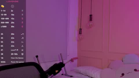 Emma online show from November 25, 1:24 pm