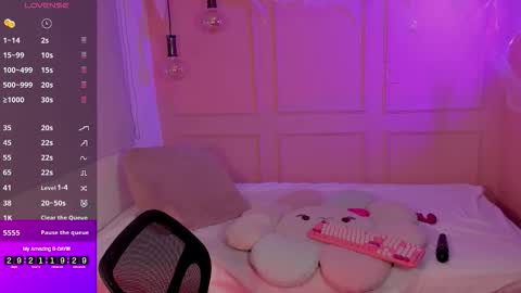 Snapshot of lovely_emma18 chatting on October 23, 3:40 pm Emma online show from October 23, 3:40 pm