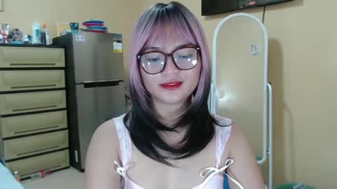 Lovely Laura online show from January 11, 9:36 pm