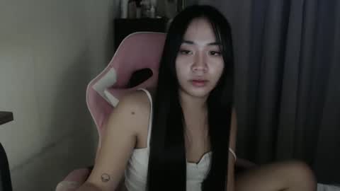 lovely_leah23 online show from December 22, 9:29 pm