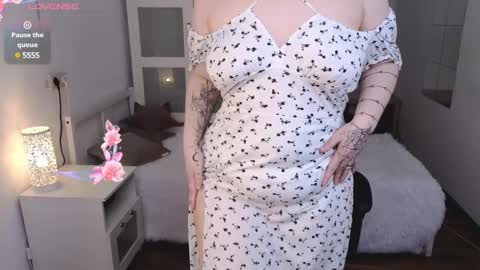 lovely_leilla online show from December 12, 1:49 pm
