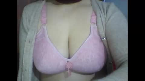 Snapshot of lovely_sweet_girl chatting on January 1, 7:09 am katrina follow me guys online show from January 1, 7:09 am