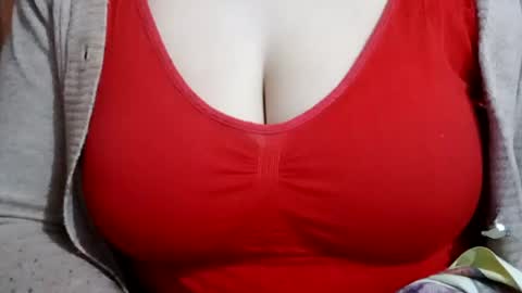 Snapshot of lovely_sweet_girl chatting on February 17, 3:47 am katrina follow me guys online show from February 17, 3:47 am