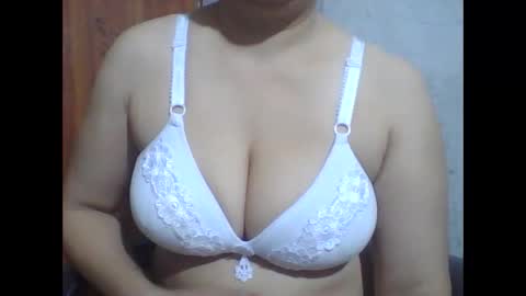 Snapshot of lovely_sweet_girl chatting on October 24, 1:56 am katrina follow me guys online show from October 24, 1:56 am
