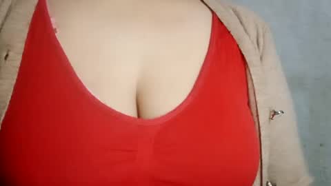 Snapshot of lovely_sweet_girl chatting on February 13, 3:18 am katrina follow me guys online show from February 13, 3:18 am