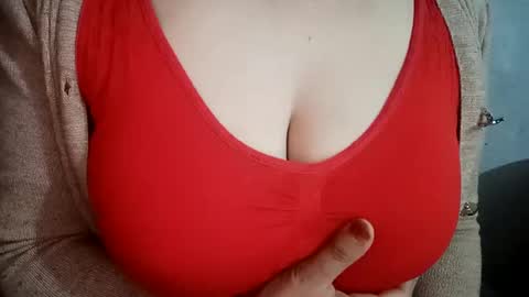 Snapshot of lovely_sweet_girl chatting on February 4, 3:22 am katrina follow me guys online show from February 4, 3:22 am