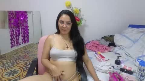 Snapshot of lovely_trix_ chatting on September 23, 3:21 pm Trix online show from September 23, 3:21 pm