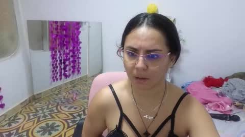 Snapshot of lovely_trix_ chatting on September 29, 12:10 pm Trix online show from September 29, 12:10 pm