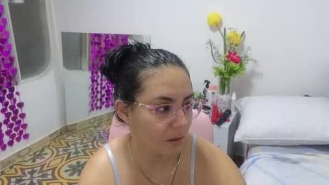 Snapshot of lovely_trix_ chatting on October 1, 12:10 pm Trix online show from October 1, 12:10 pm